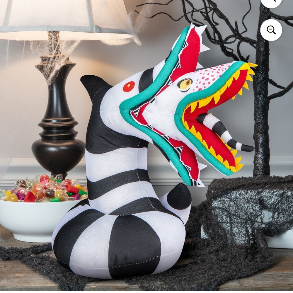 Beetlejuice Sandworm door greeter NWT